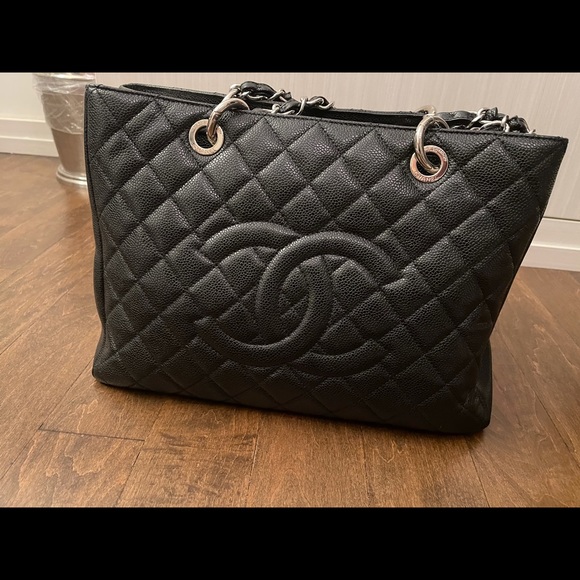 Chanel tote - Picture 3 of 15
